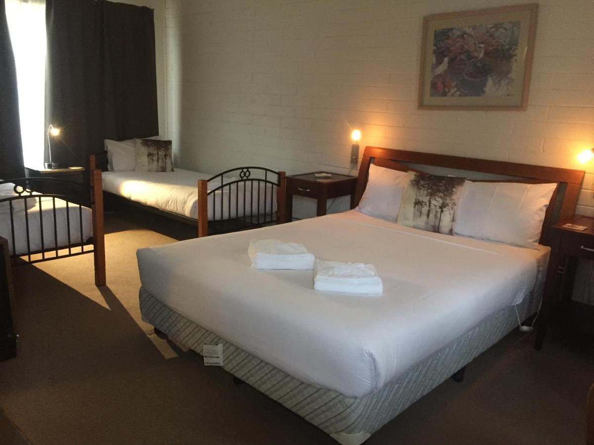 Buffalo Motel And Country Retreat Porepunkah Bagian luar foto