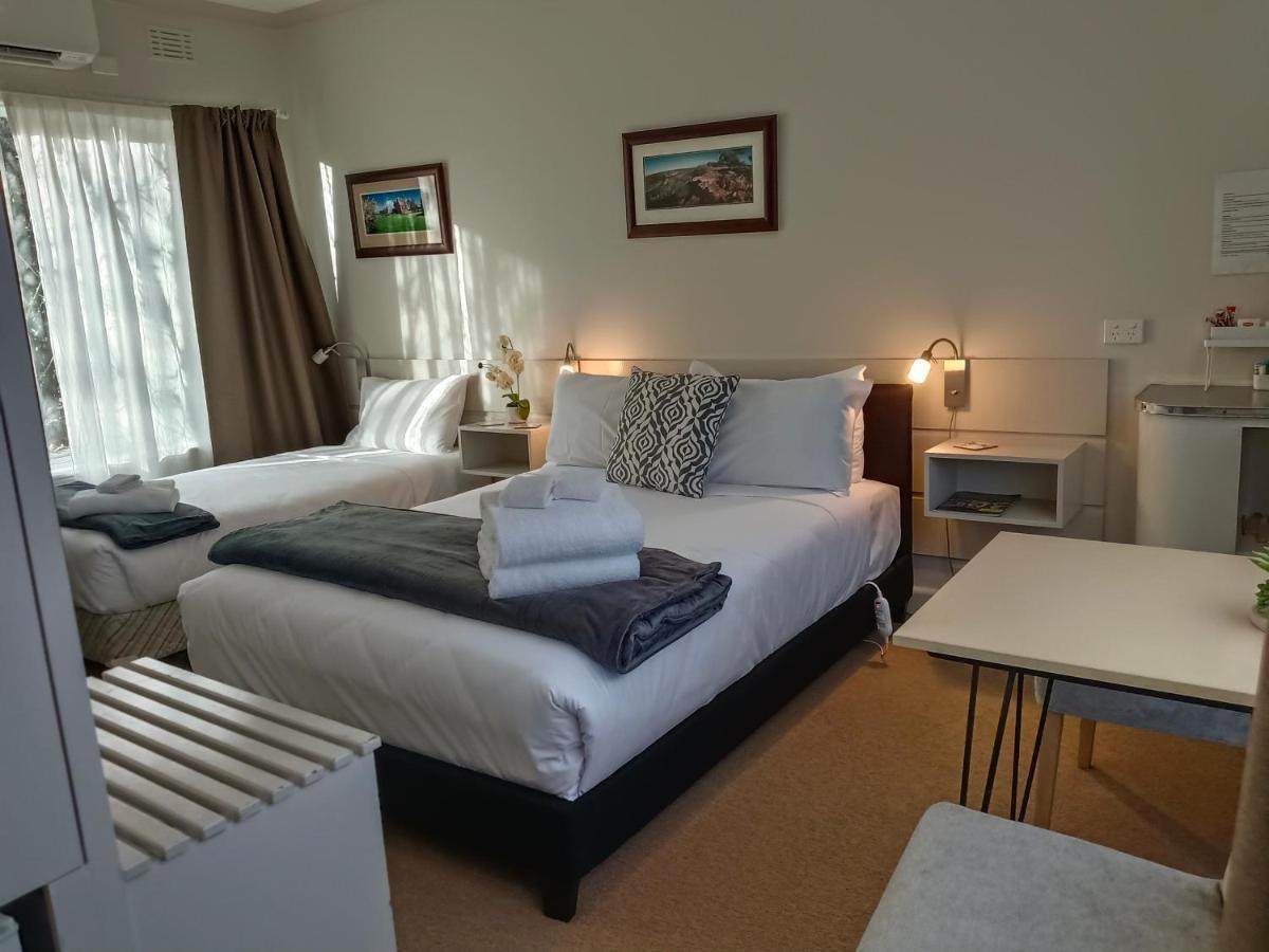 Buffalo Motel And Country Retreat Porepunkah Bagian luar foto