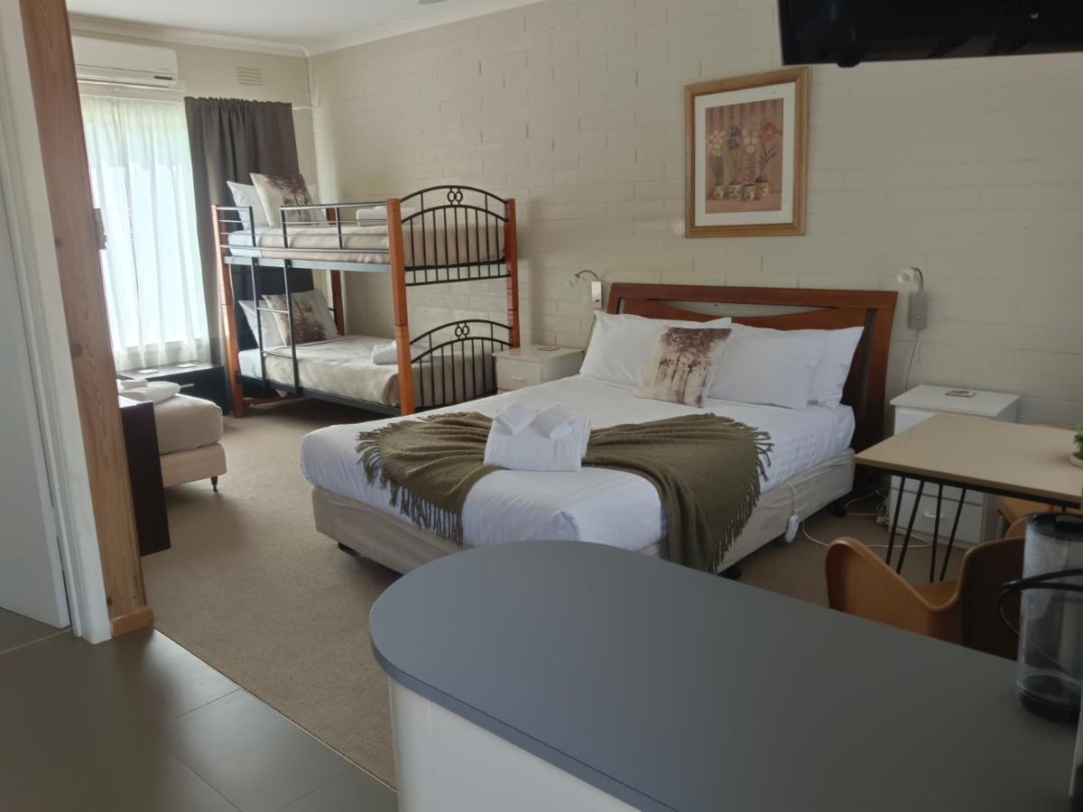 Buffalo Motel And Country Retreat Porepunkah Bagian luar foto