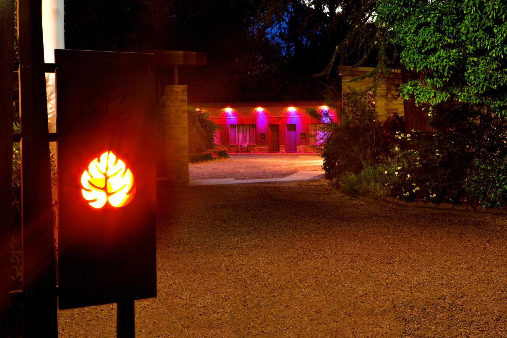 Buffalo Motel And Country Retreat Porepunkah Bagian luar foto