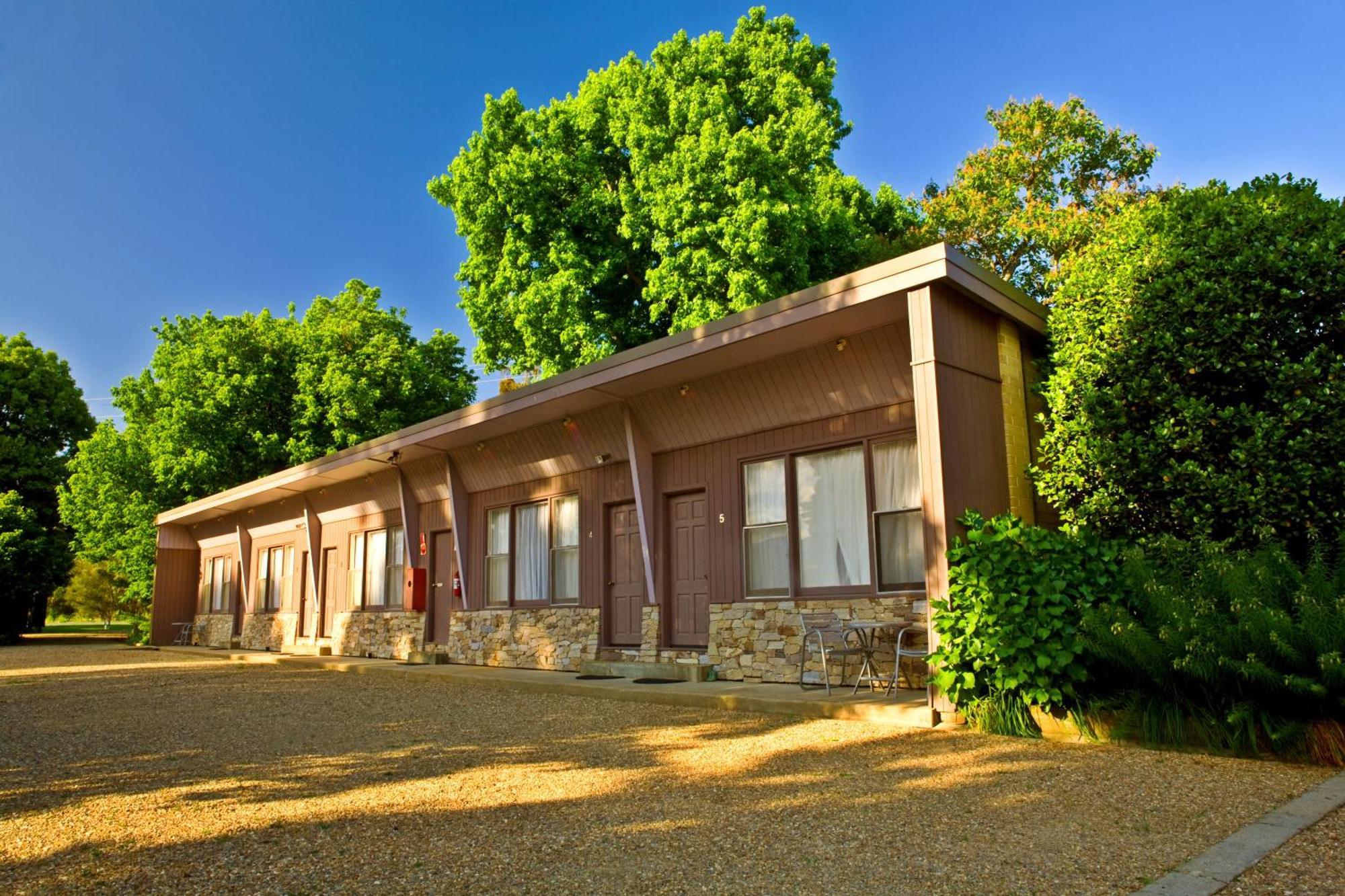 Buffalo Motel And Country Retreat Porepunkah Bagian luar foto